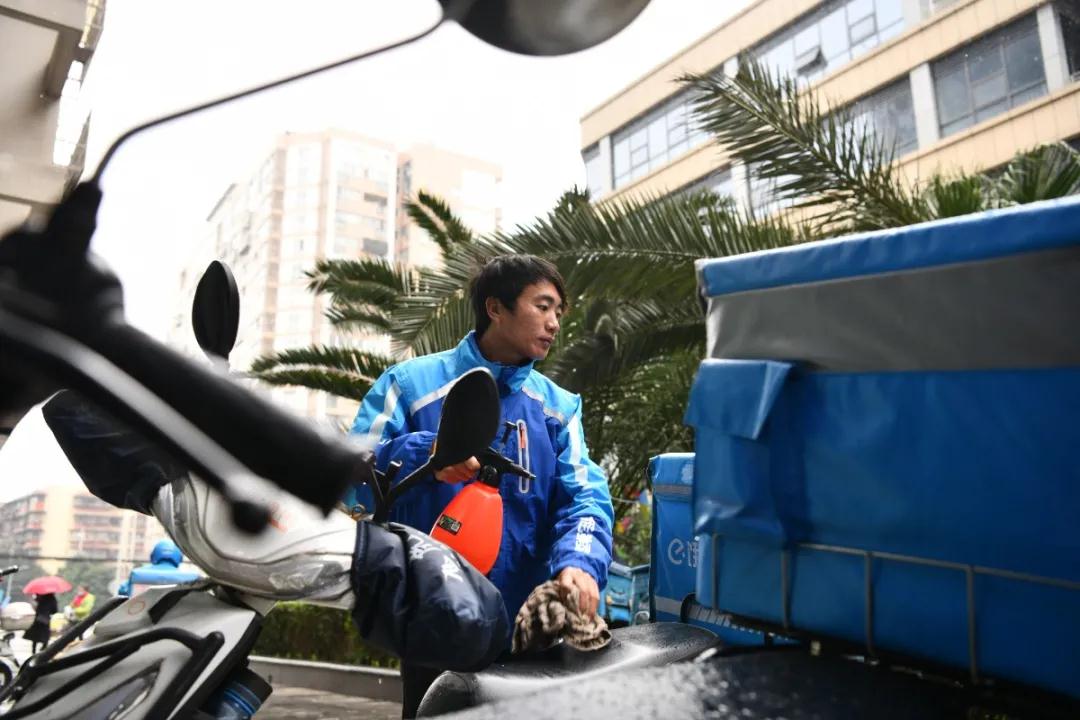 从大凉山到山西：彝族青年吉克达富的“高空筑梦路”