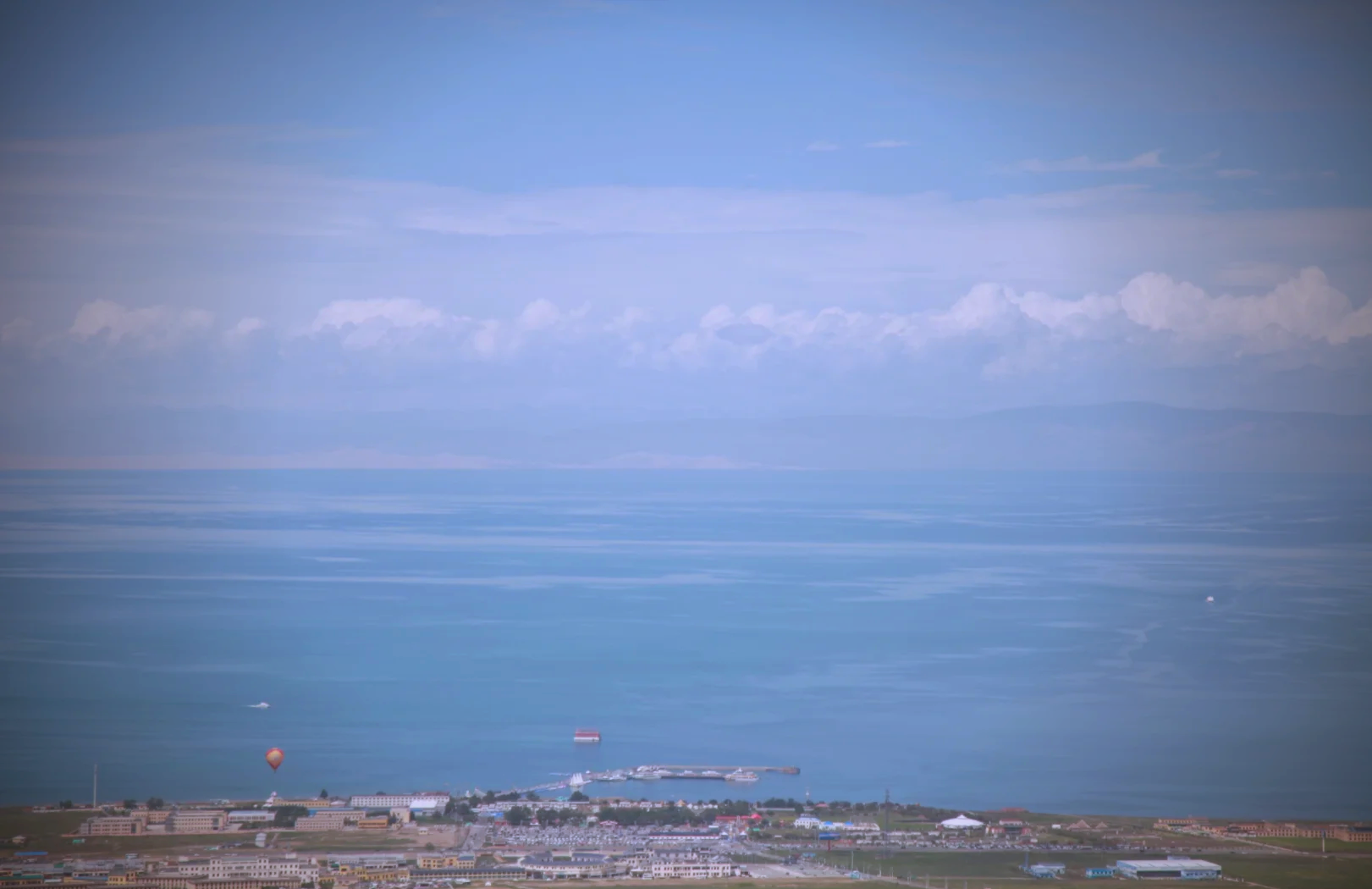 游客驾车驶入哈拉湖水域打卡拍照?青海德令哈市通报